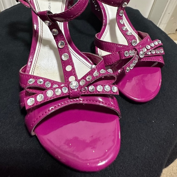 Purple Sz 5 bedazzled heels - Picture 2 of 13